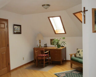 saint-josephs-farm-holy-angels-guest-house-westby-wisconsin-interior-6-gallery Guest bedroom desk at St. Joseph's Farm, Holy Angels Guest House in Westby, Wisconsin.