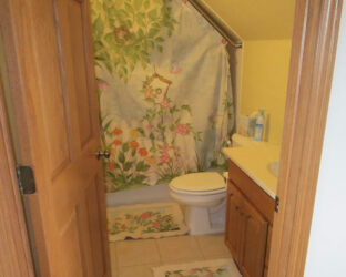 saint-josephs-farm-holy-angels-guest-house-westby-wisconsin-interior-8-gallery Bathroom at St. Joseph's Farm, Holy Angels Guest House in Westby, Wisconsin.