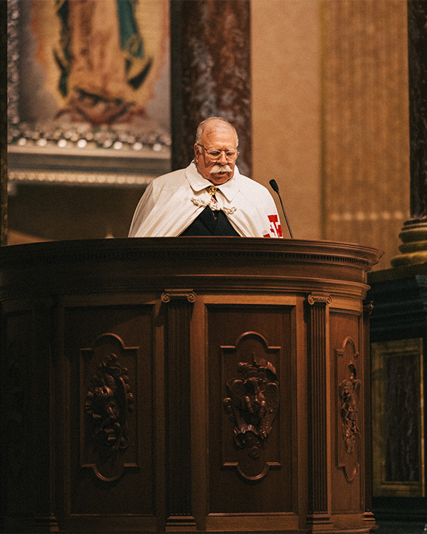 Knight of the Holy Sepluchre serving as lector at the Guadalupe Shrine Knight of the Holy Sepluchre serving as lector at the Guadalupe Shrine