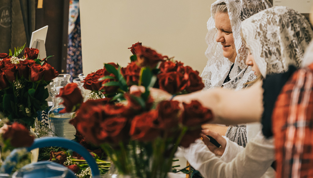 Roses-prepared-for-Marys-Altar